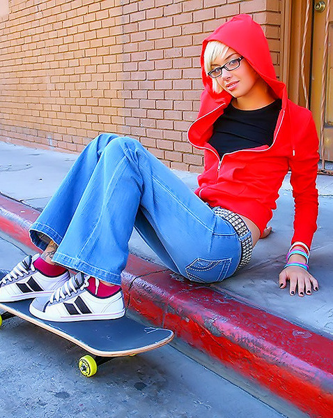 Skate Chick Lick